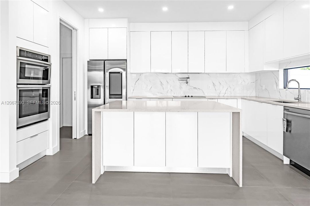 For Sale: $479,900 (3 beds, 3 baths, 1938 Square Feet)
