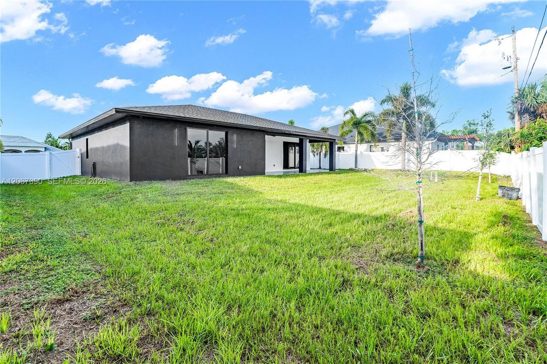 For Sale: $479,900 (3 beds, 3 baths, 1938 Square Feet)