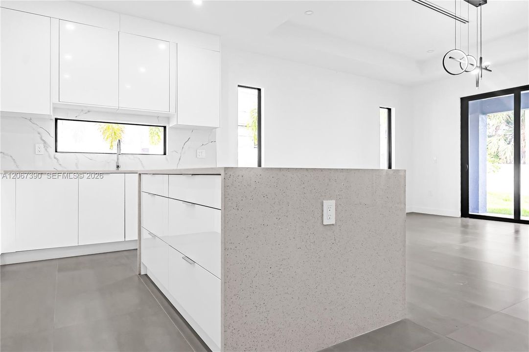 For Sale: $479,900 (3 beds, 3 baths, 1938 Square Feet)