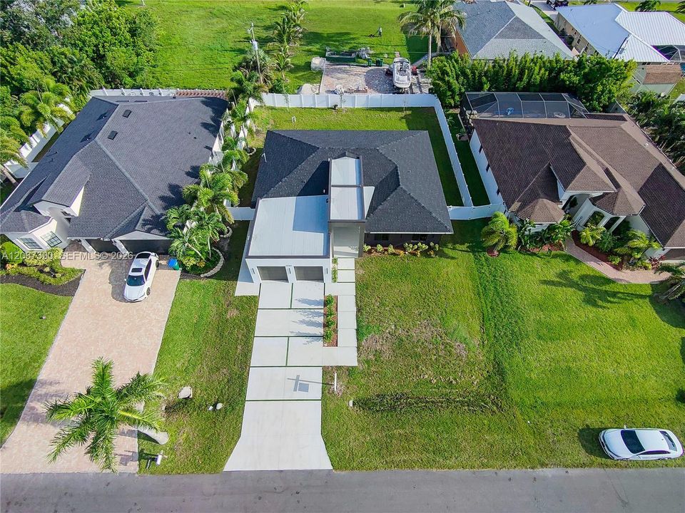 For Sale: $479,900 (3 beds, 3 baths, 1938 Square Feet)