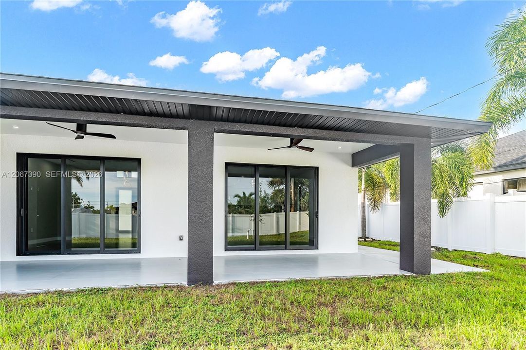 For Sale: $479,900 (3 beds, 3 baths, 1938 Square Feet)