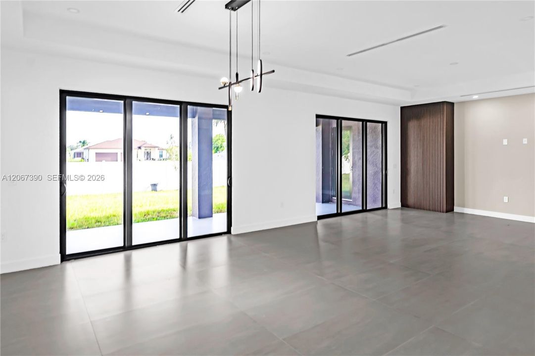For Sale: $479,900 (3 beds, 3 baths, 1938 Square Feet)