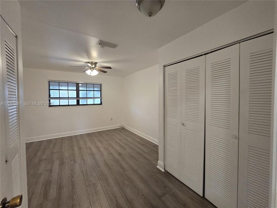 For Sale: $370,000 (2 beds, 1 baths, 962 Square Feet)