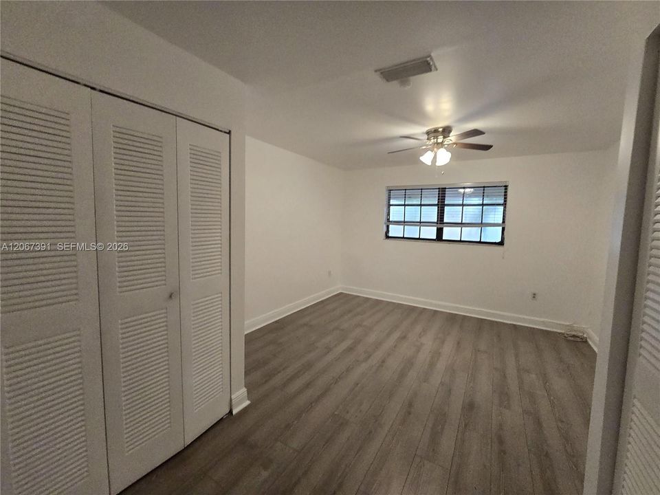 For Sale: $370,000 (2 beds, 1 baths, 962 Square Feet)