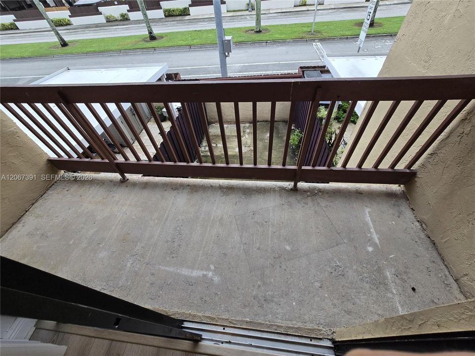 For Sale: $370,000 (2 beds, 1 baths, 962 Square Feet)