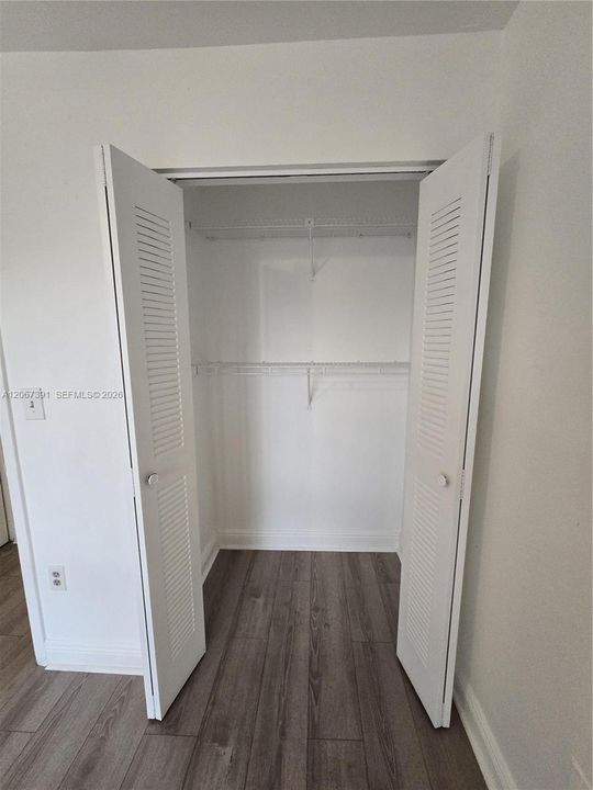 For Sale: $370,000 (2 beds, 1 baths, 962 Square Feet)