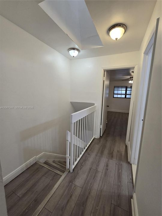 For Sale: $370,000 (2 beds, 1 baths, 962 Square Feet)