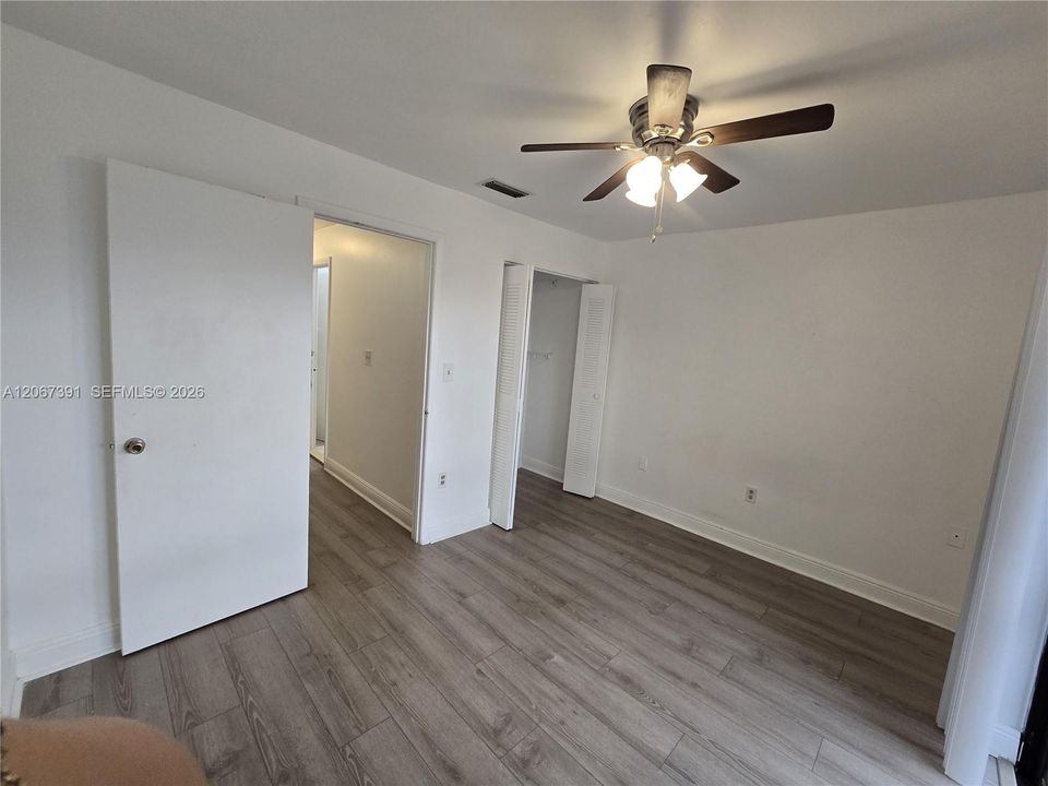 For Sale: $370,000 (2 beds, 1 baths, 962 Square Feet)