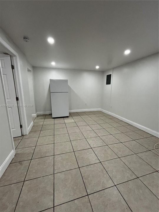 For Rent: $1,290 (2 beds, 1 baths, 1693 Square Feet)