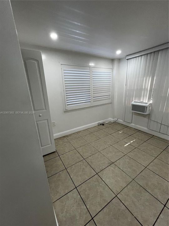 For Rent: $1,290 (2 beds, 1 baths, 1693 Square Feet)