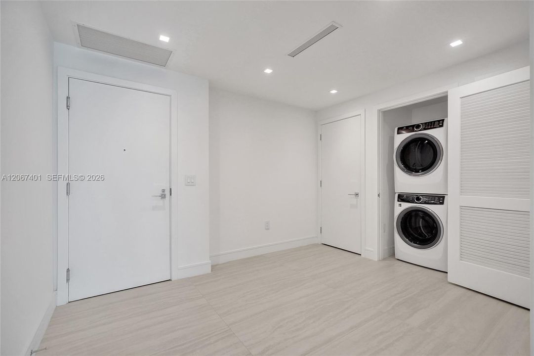 For Sale: $1,790,000 (2 beds, 3 baths, 1462 Square Feet)