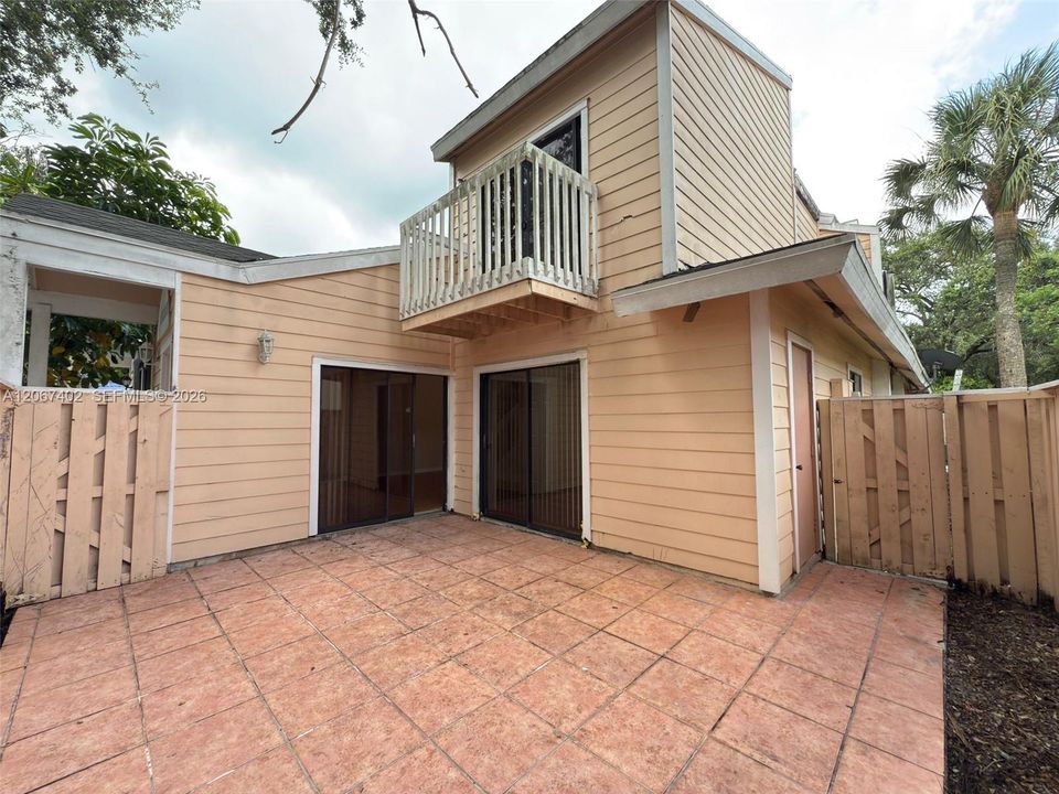 Active With Contract: $2,400 (3 beds, 2 baths, 1336 Square Feet)
