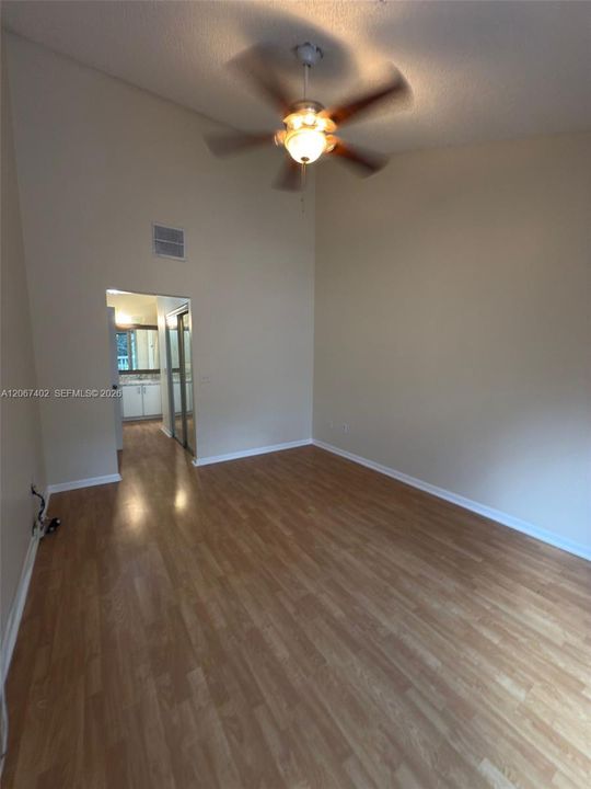 Active With Contract: $2,400 (3 beds, 2 baths, 1336 Square Feet)