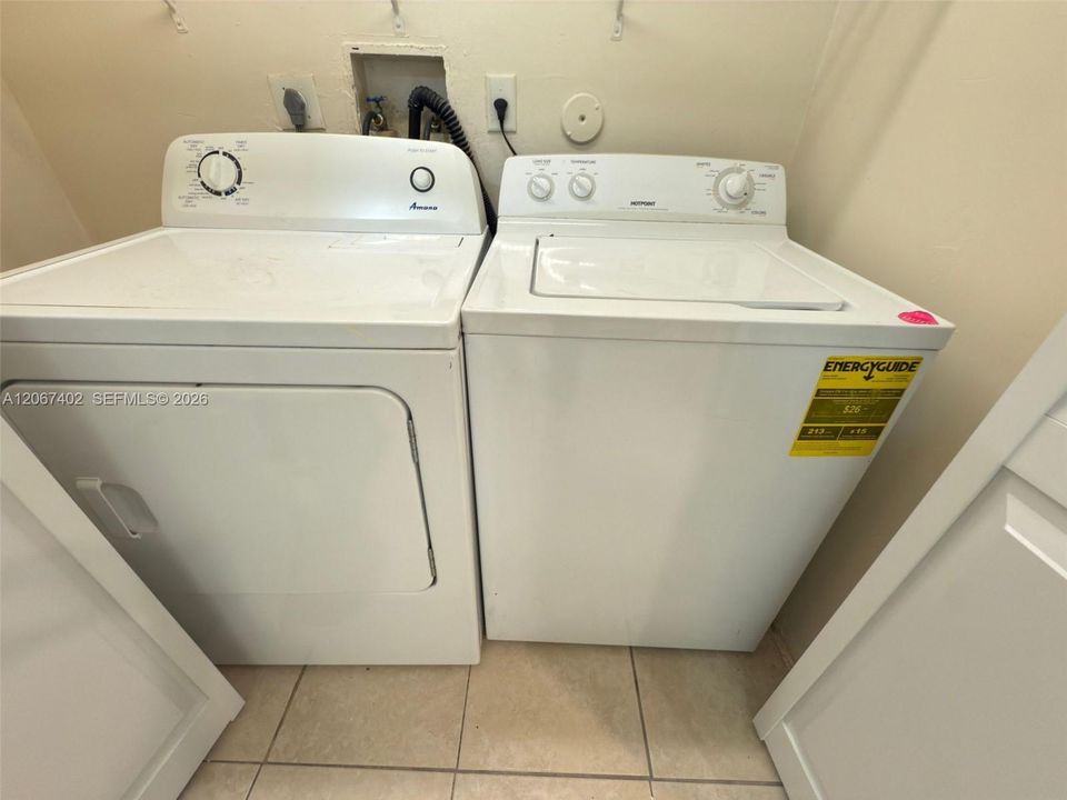 Active With Contract: $2,400 (3 beds, 2 baths, 1336 Square Feet)