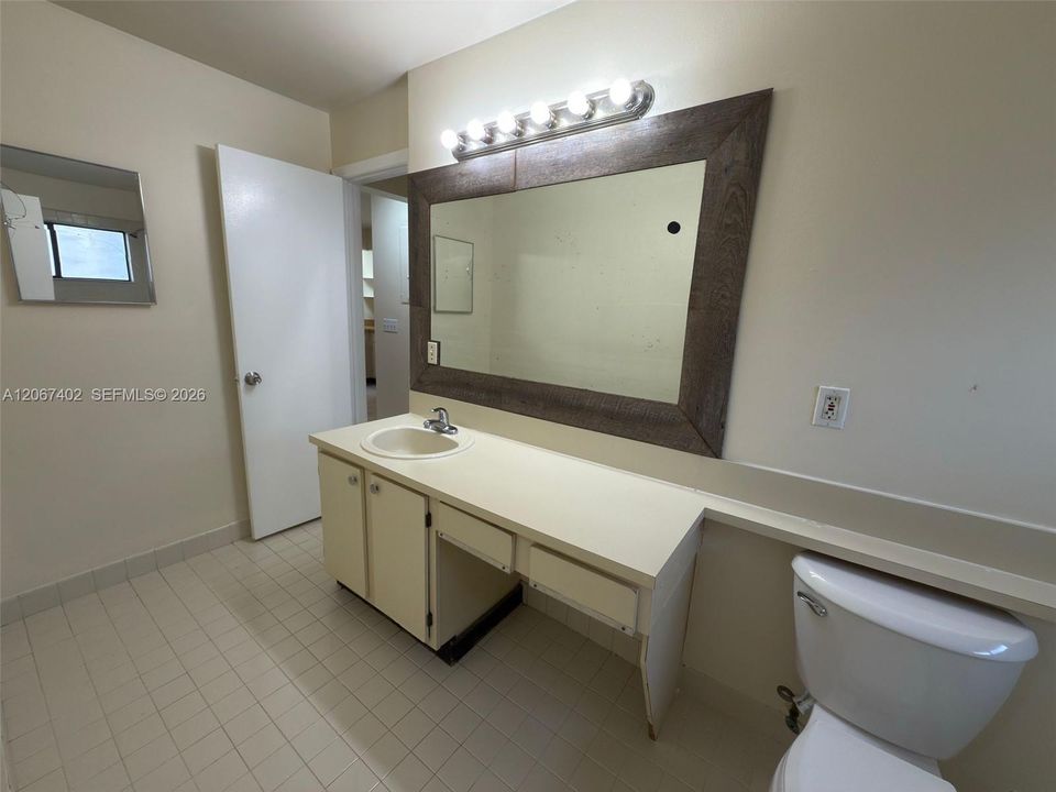 Active With Contract: $2,400 (3 beds, 2 baths, 1336 Square Feet)