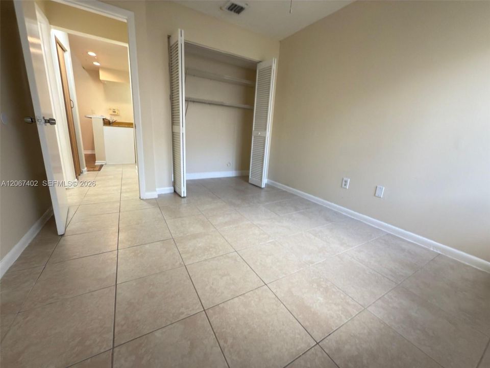 Active With Contract: $2,400 (3 beds, 2 baths, 1336 Square Feet)