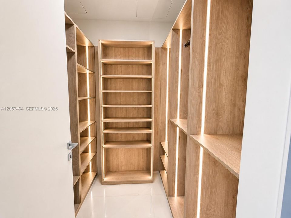 For Rent: $20,000 (2 beds, 2 baths, 1437 Square Feet)