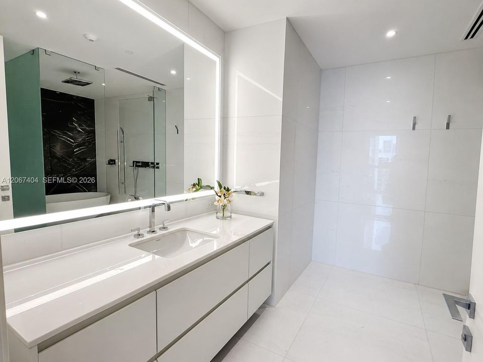 For Rent: $20,000 (2 beds, 2 baths, 1437 Square Feet)