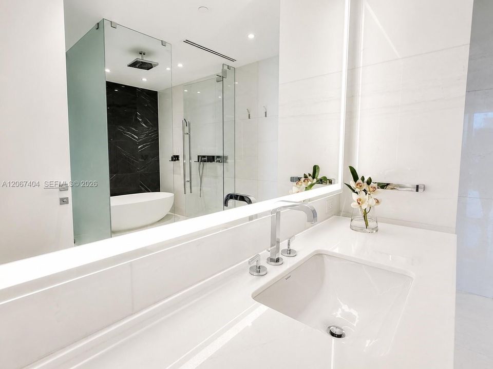 For Rent: $20,000 (2 beds, 2 baths, 1437 Square Feet)