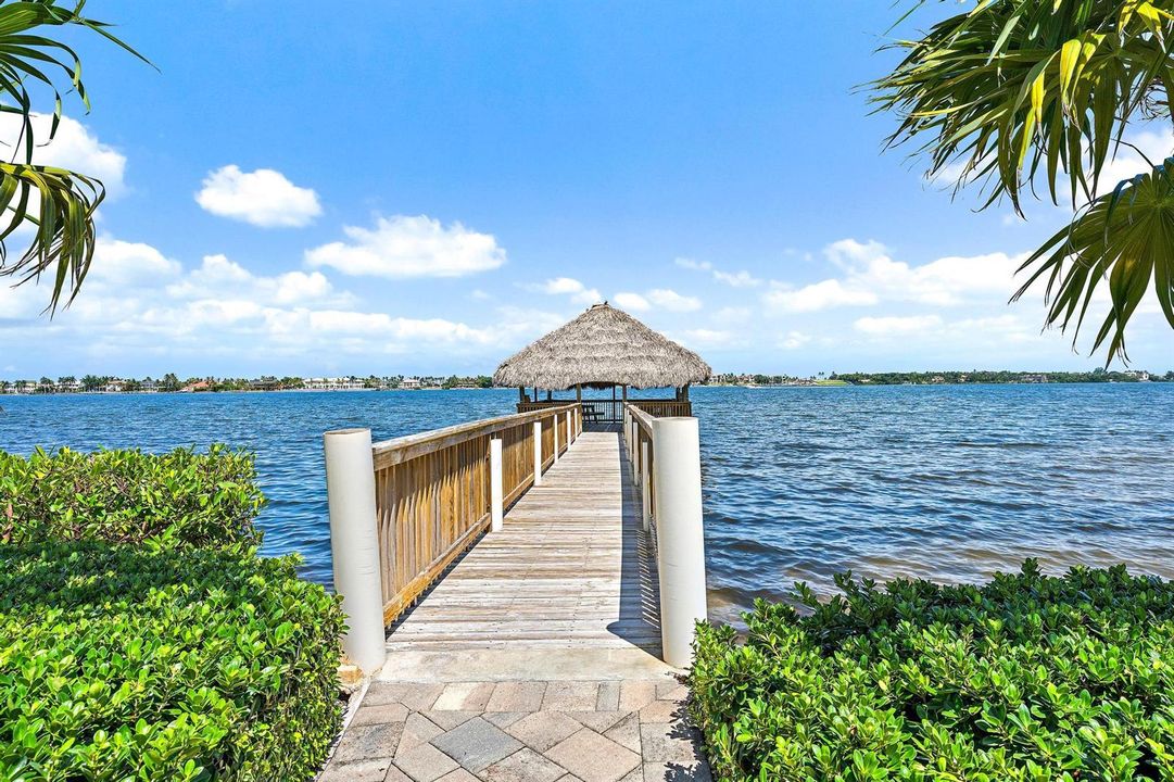 Gazebo_227 N Lakeshore Dr-20