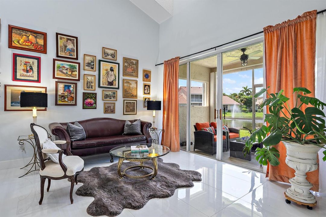 Living_227 N Lakeshore Dr-11