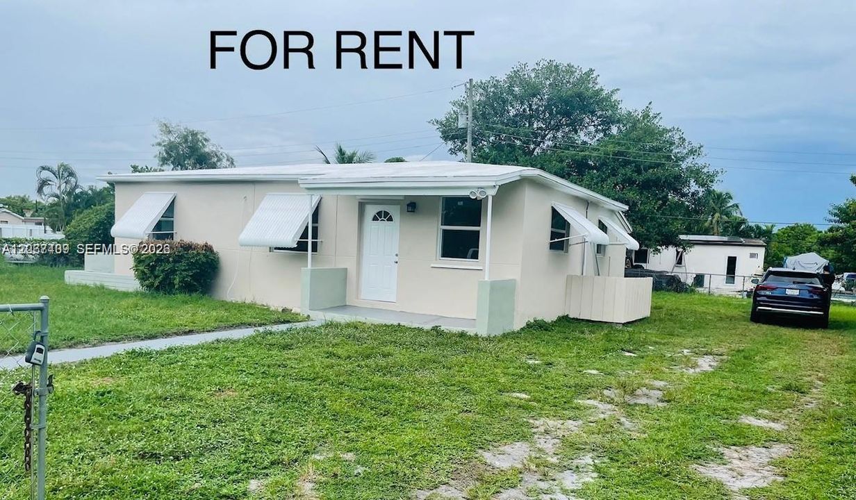 For Rent: $2,800 (3 beds, 1 baths, 851 Square Feet)