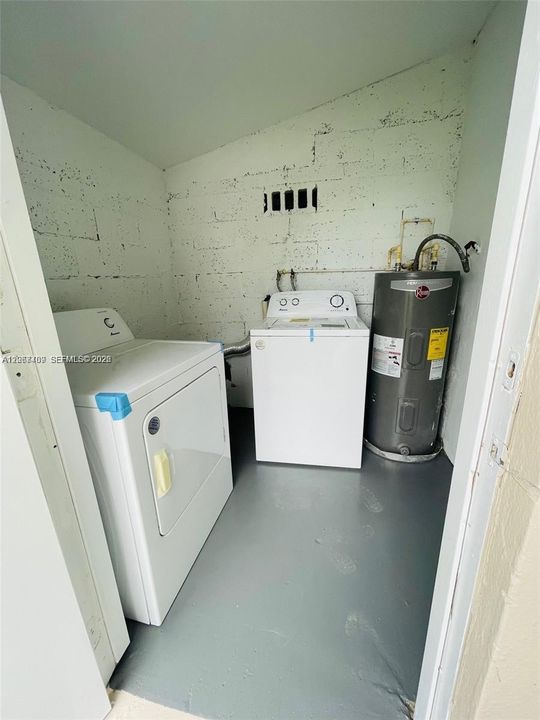 For Rent: $2,800 (3 beds, 1 baths, 851 Square Feet)
