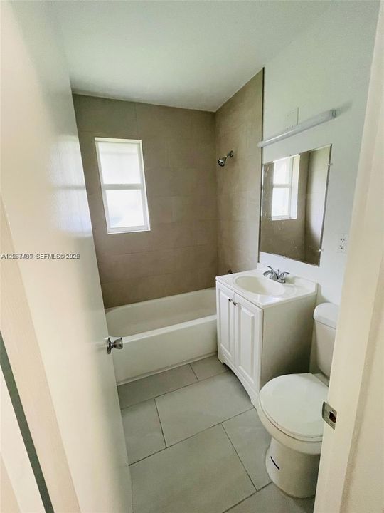 For Rent: $2,800 (3 beds, 1 baths, 851 Square Feet)
