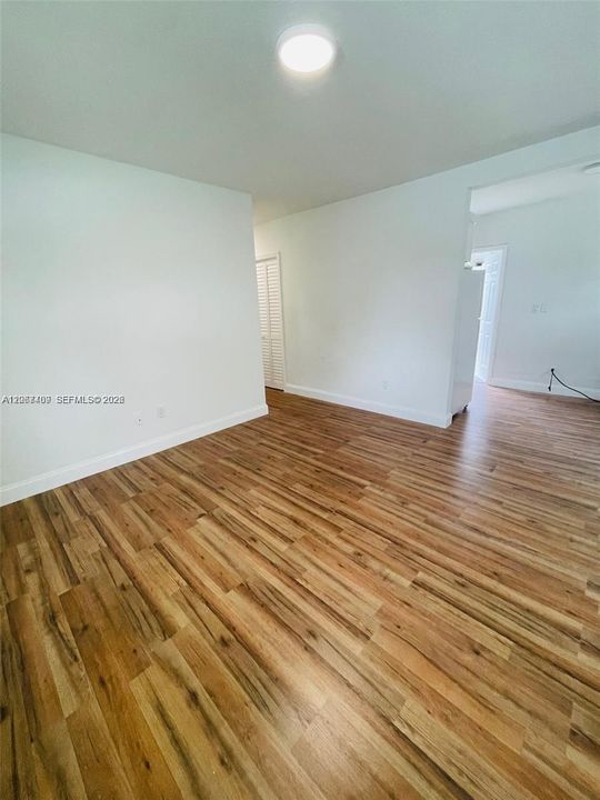 For Rent: $2,800 (3 beds, 1 baths, 851 Square Feet)