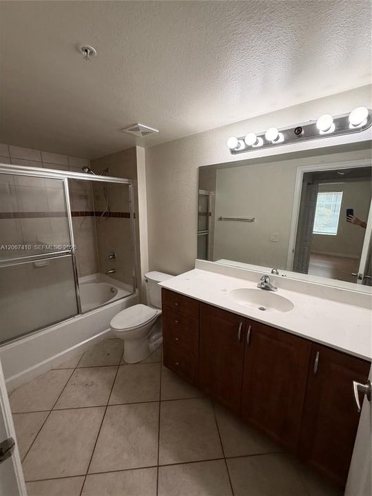 For Rent: $1,800 (1 beds, 1 baths, 740 Square Feet)