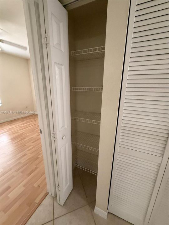 For Rent: $1,800 (1 beds, 1 baths, 740 Square Feet)