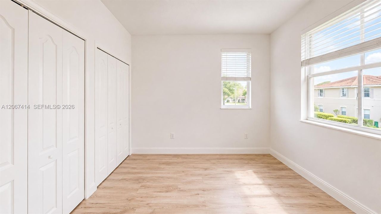 For Rent: $1,900 (3 beds, 2 baths, 1076 Square Feet)
