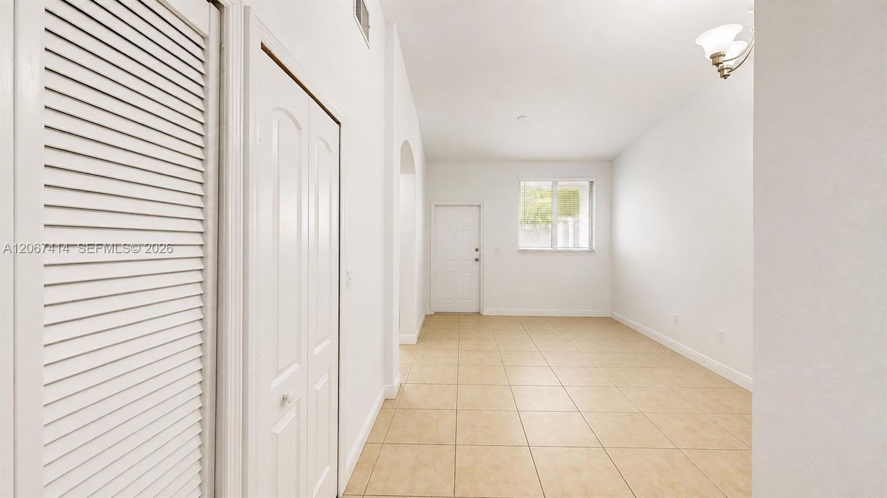 For Rent: $1,900 (3 beds, 2 baths, 1076 Square Feet)