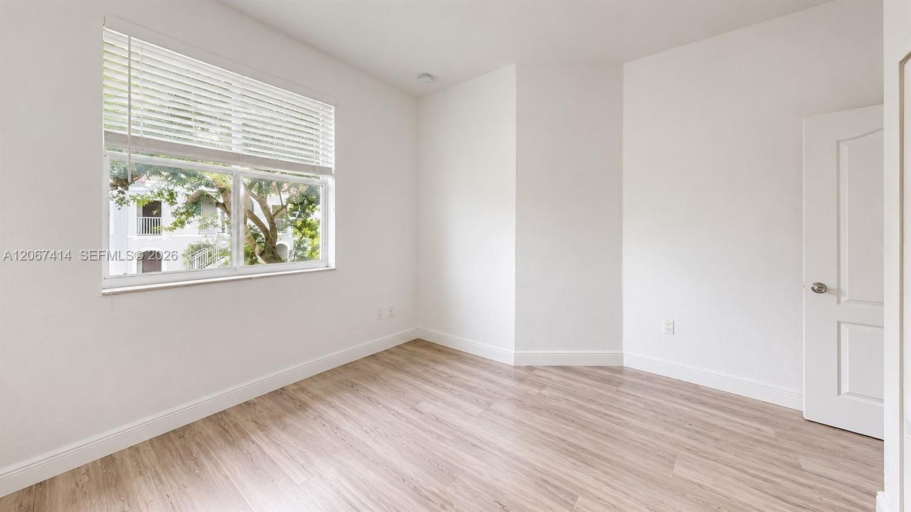 For Rent: $1,900 (3 beds, 2 baths, 1076 Square Feet)
