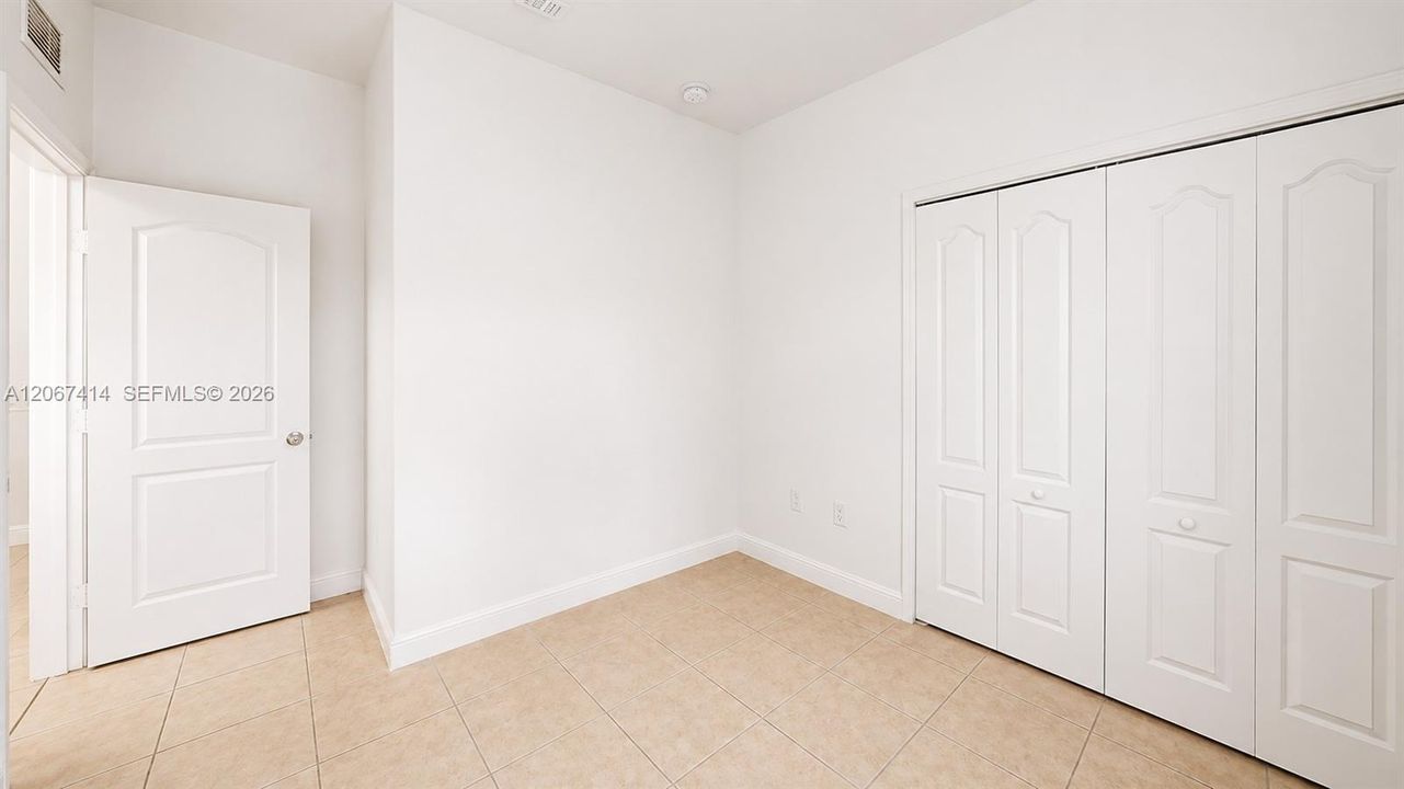 For Rent: $1,900 (3 beds, 2 baths, 1076 Square Feet)