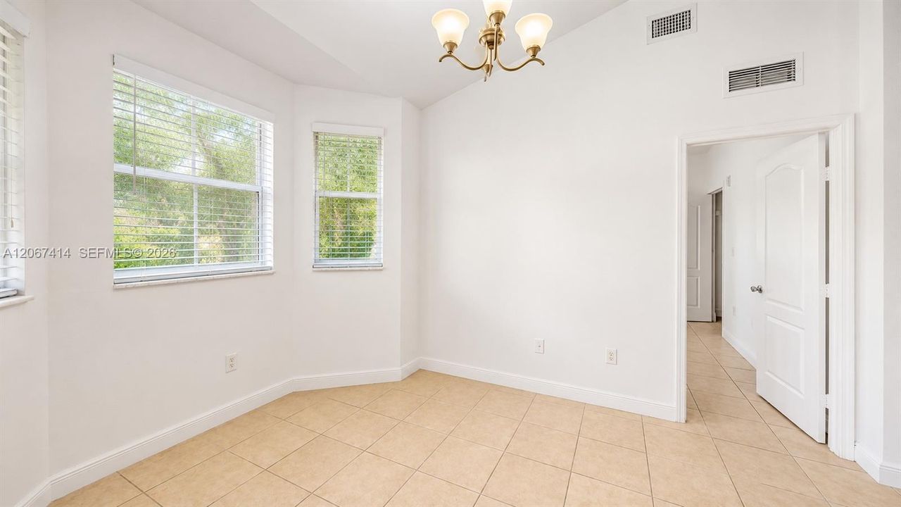 For Rent: $1,900 (3 beds, 2 baths, 1076 Square Feet)