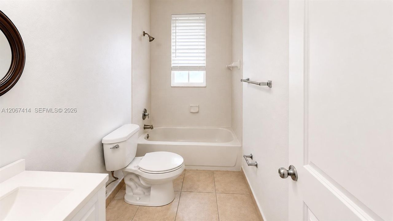 For Rent: $1,900 (3 beds, 2 baths, 1076 Square Feet)