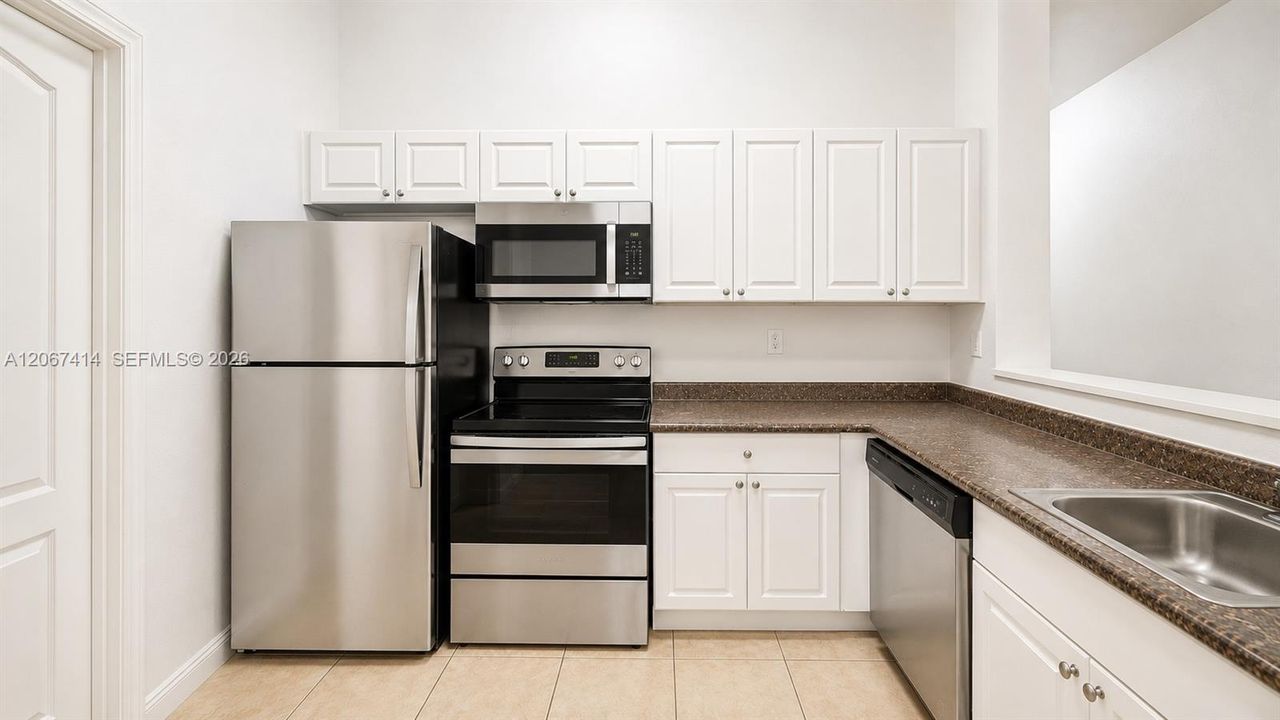 For Rent: $1,900 (3 beds, 2 baths, 1076 Square Feet)
