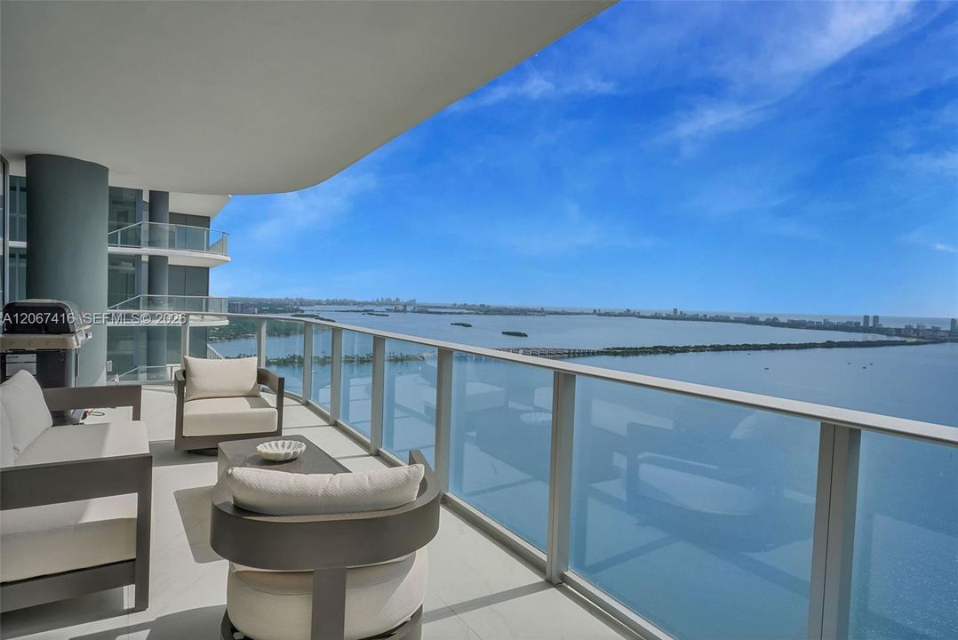 For Rent: $22,000 (4 beds, 5 baths, 2686 Square Feet)