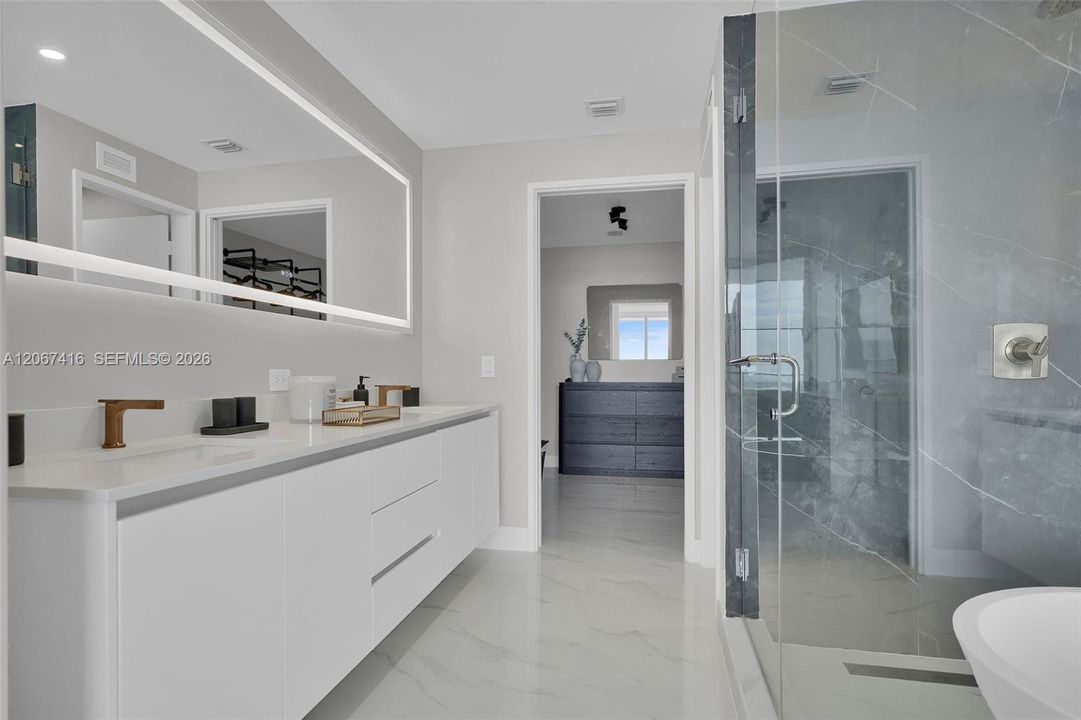 For Rent: $22,000 (4 beds, 5 baths, 2686 Square Feet)