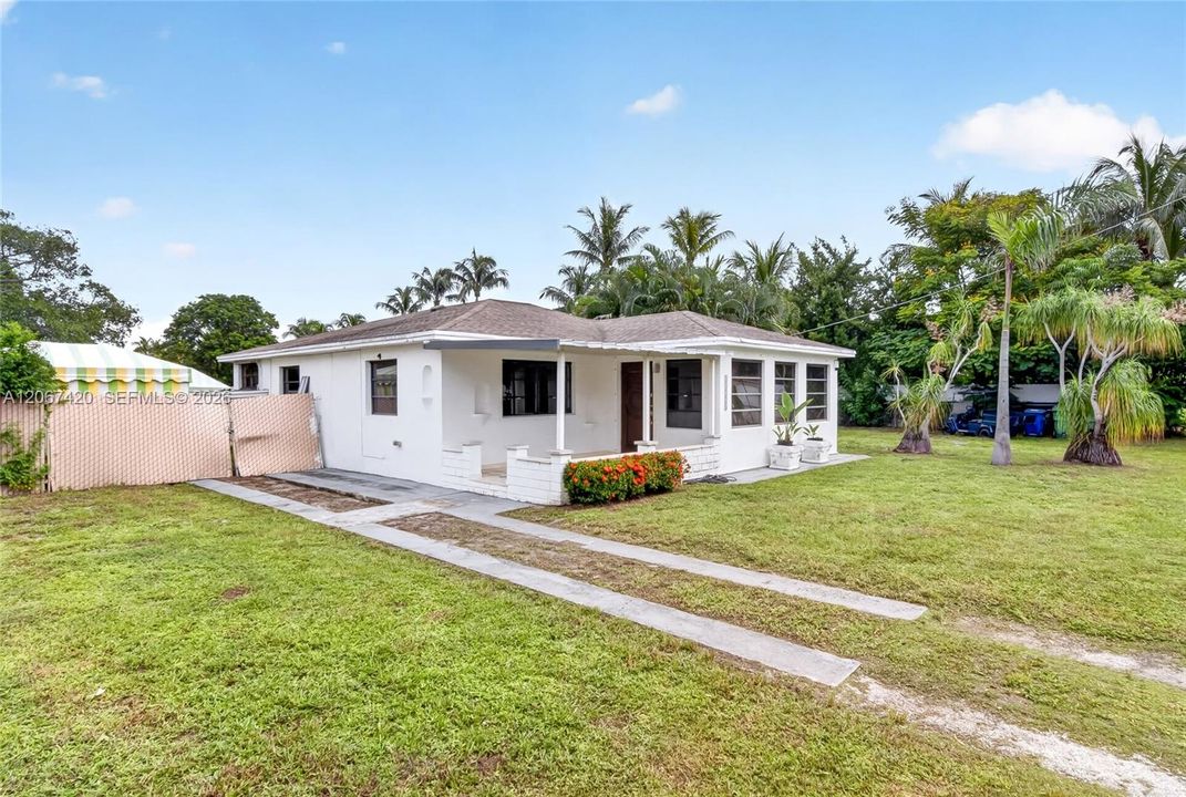 For Sale: $1,000,000 (2 beds, 1 baths, 1076 Square Feet)
