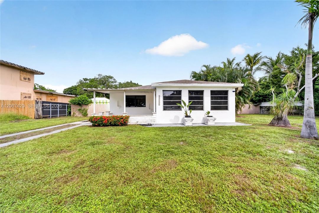 For Sale: $1,000,000 (2 beds, 1 baths, 1076 Square Feet)
