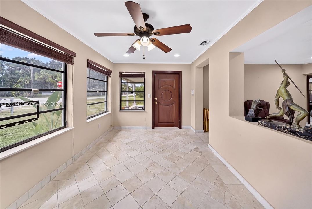 For Sale: $1,000,000 (2 beds, 1 baths, 1076 Square Feet)