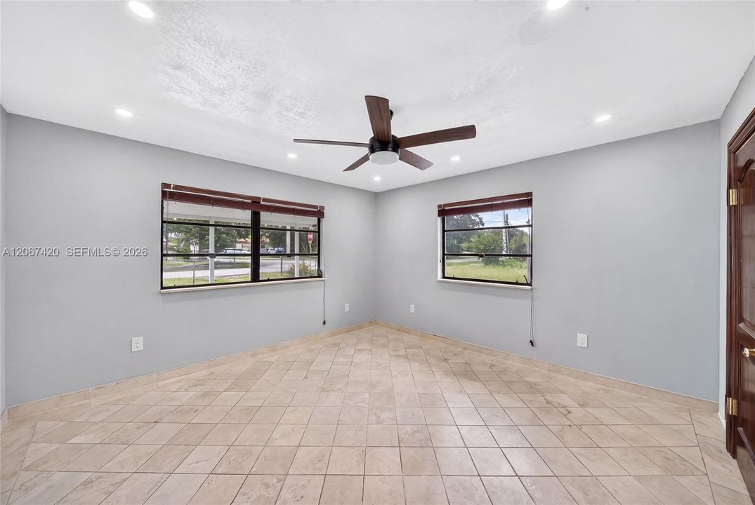 For Sale: $1,000,000 (2 beds, 1 baths, 1076 Square Feet)