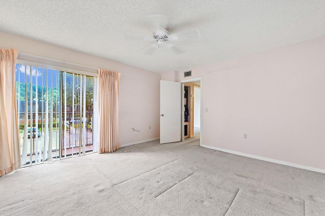 18 Bedroom 02