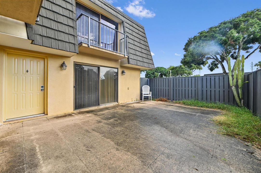 03 patio 01
