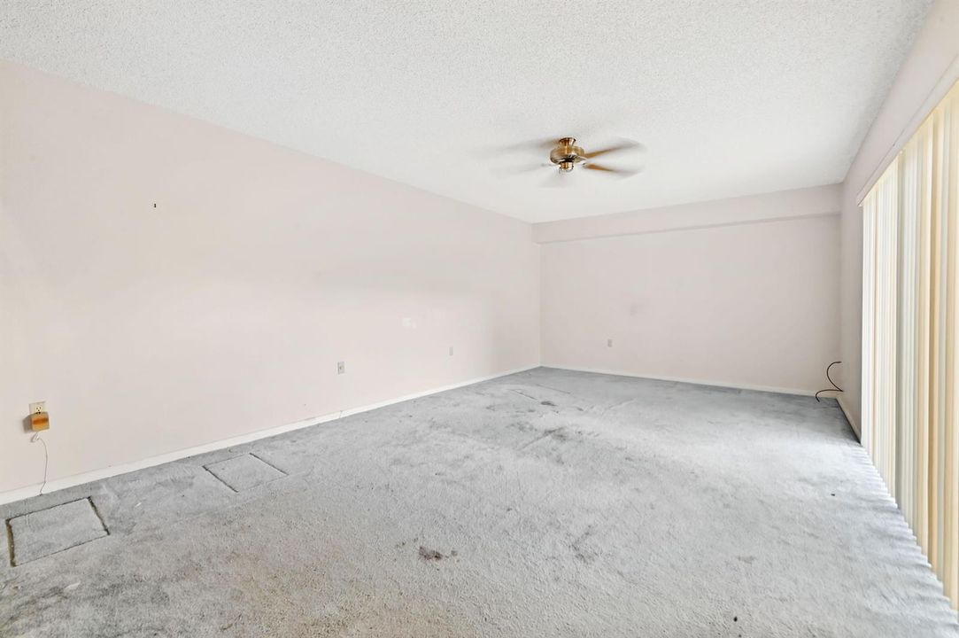 04 Living Room 02