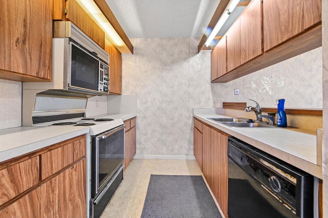 10 Kitchen 01