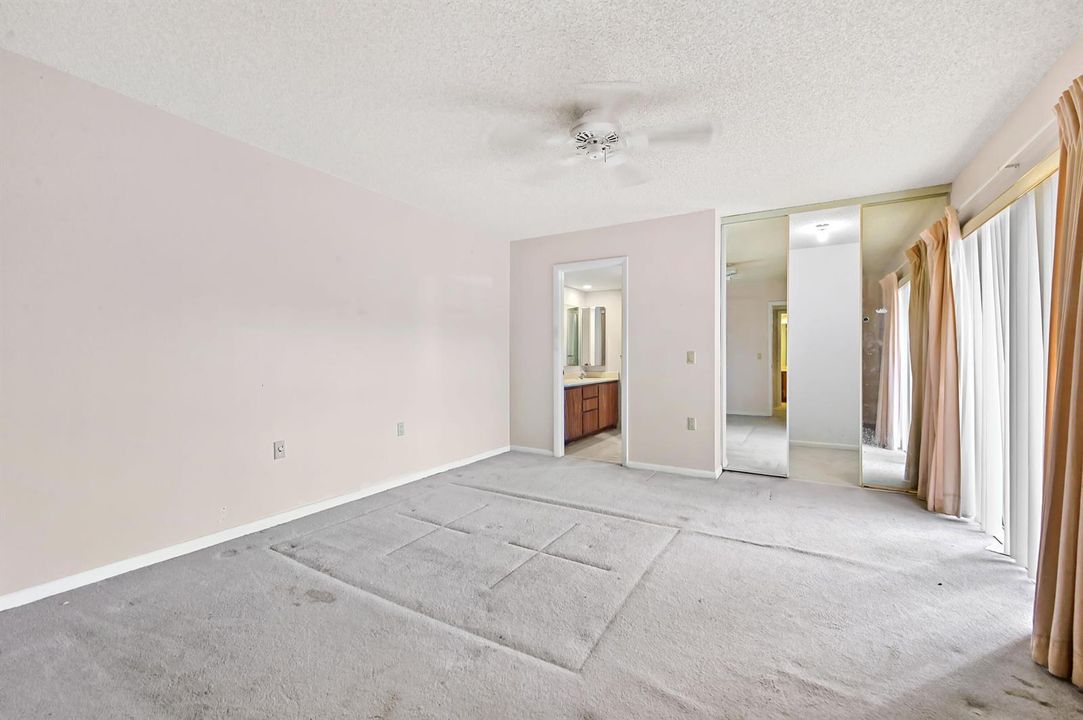 17 Bedroom 01