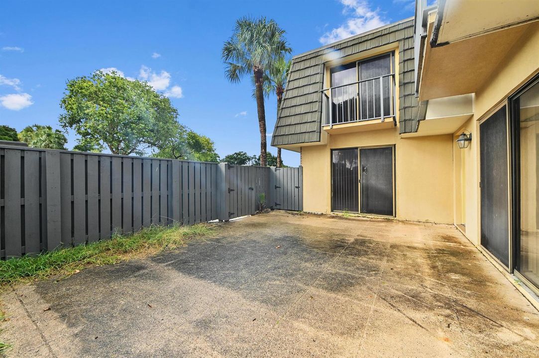 22 backyard 02